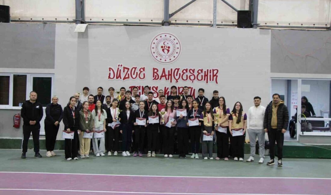 DÜZCE(İHA) – Düzce’de genç erkekler ve genç kızlar kategorilerinde yapılan