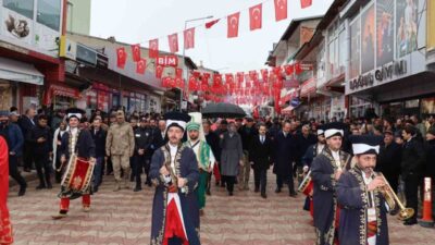 Erzincan’ın Tercan ilçesinin kurtuluş günü dolayısıyla düzenlenen kortejde, Kaymakam Neslihan