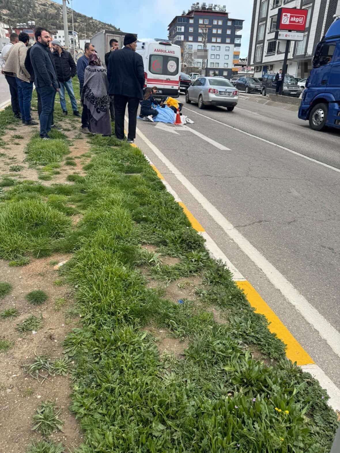 Hatay’da yolun karşısına geçerken tırın çarptığı 75 yaşındaki adam hayatını