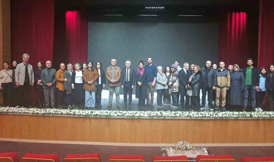 Anadolu Üniversitesi’nin profesyonel tiyatro topluluğu Tiyatro Anadolu tarafından sahnelenen “Aşk