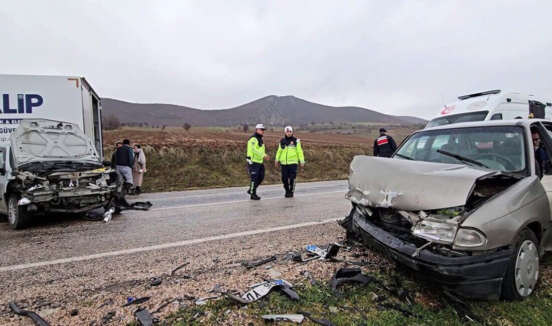 Tokat’ın Zile ilçesinde iki otomobilin kafa kafaya çarpıştığı kazada 1’i
