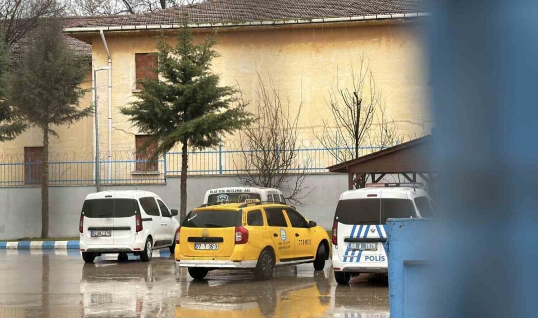 Tokat’ın Erbaa ilçesinde polis ekiplerince durdurulan takside, Afganistan uyruklu bir