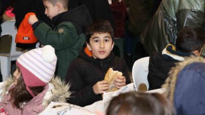 Tokat Belediyesi’nin Ramazan Etkinlik Çadırı’nda düzenlediği “Tekne Orucum” programında yüzlerce