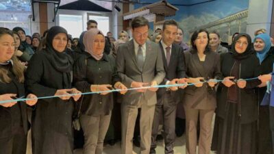 Tokat Belediyesi Şehir Müzesi’nde açılan BELMEK Sanat Günleri Çini Sergisi’nde