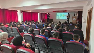 Tomarza’da polis ekipleri tarafından 800 lise öğrencisine siber güvenlik semineri