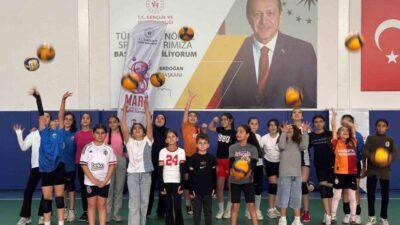 Tomarza Gençlik ve Spor İlçe Müdürlüğü bünyesinde yürütülen voleybol kursları