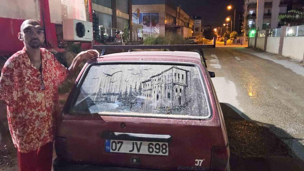 Antalya’nın Aksu ilçesinde yaşayan, 4 yaşından bu yana resim yapan