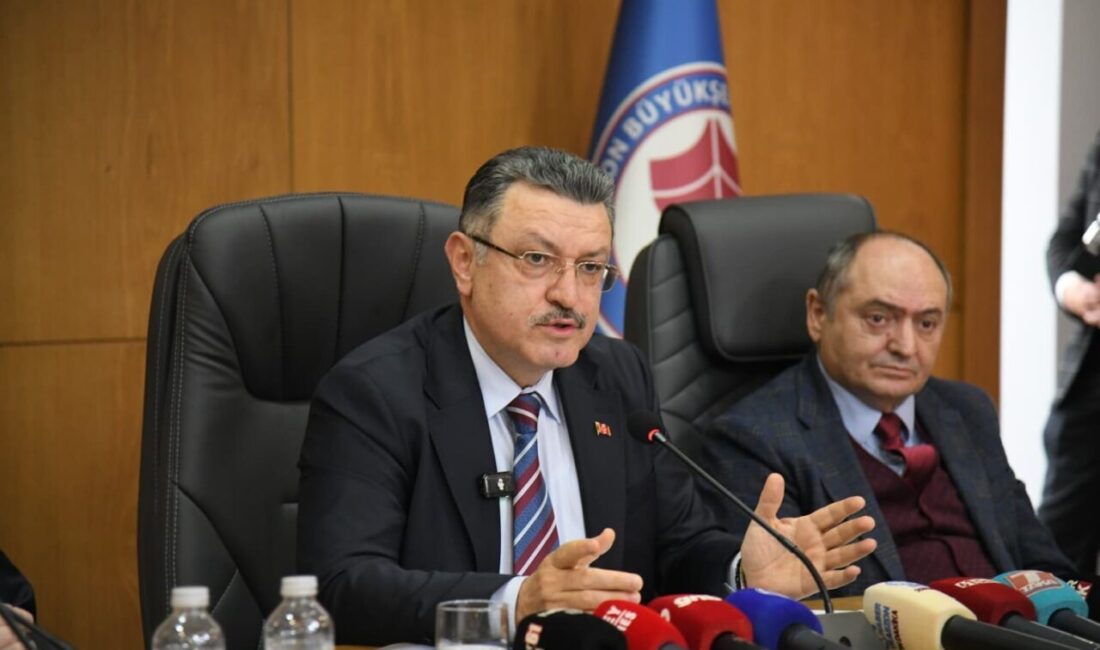 Trabzon Büyükşehir Belediye Başkanı Ahmet Metin Genç, şehir içi ve