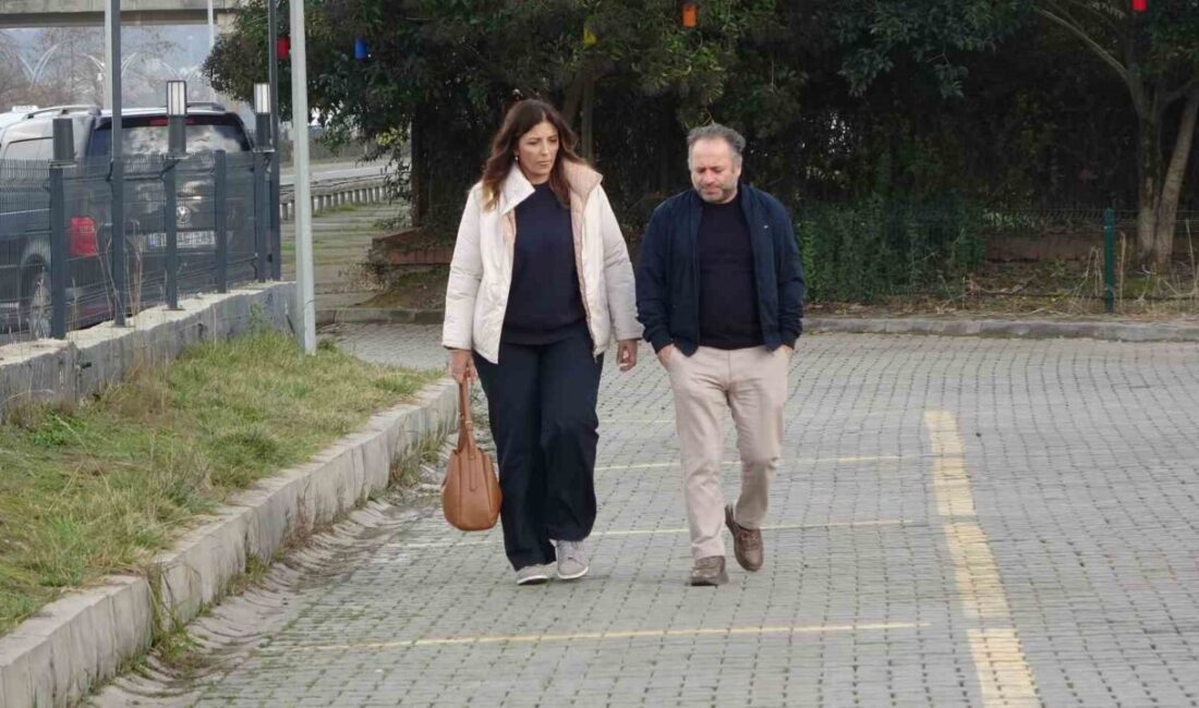 Trabzon’un Yomra ilçesinde bir zincir restoranda yedikleri tost sonrası rahatsızlanarak