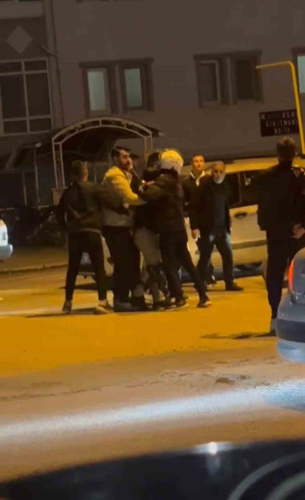 Çankırı’da trafik yüzünden iki grup arasında çıkan kavgada yumruk ve