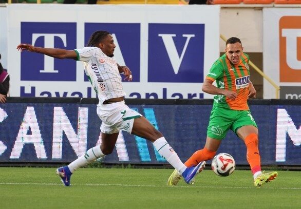 Trendyol Süper Lig’in 22. haftasında Alanyaspor, sahasında karşılaştığı Konyaspor’u 2-1’lik
