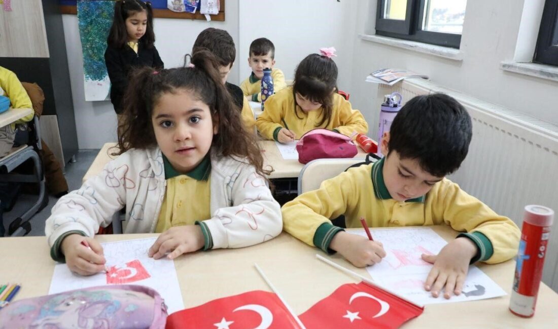 Tunceli’de öğrenciler, yarıyıl tatilinin ardından ikinci döneme “Bayrak Sevgisi” temasıyla