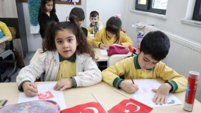 Tunceli’de öğrenciler, yarıyıl tatilinin ardından ikinci döneme “Bayrak Sevgisi” temasıyla