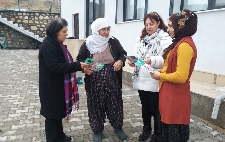 Tunceli’nin Pertek ilçesinde mobil sağlık hizmeti ve bilgilendirme çalışmaları yapıldı.