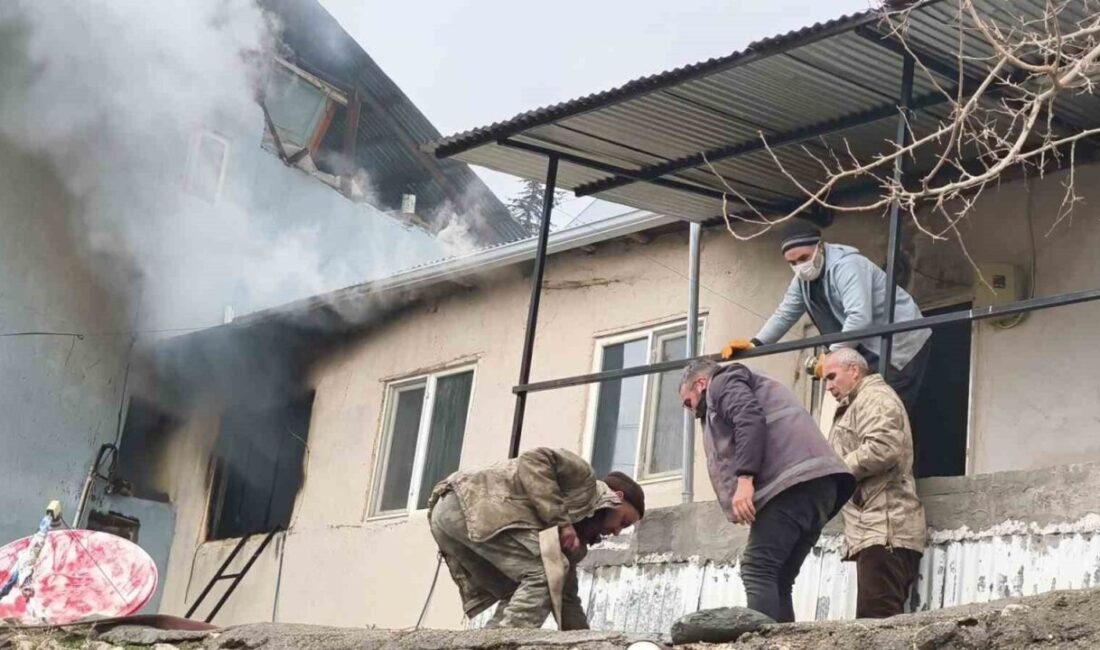 Tunceli’nin Çemişgezek ilçesinde tek katlı bir evde çıkan yangın, itfaiye