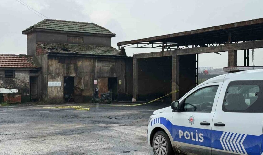 Manisa’nın Turgutlu ilçesinde bir elektrik trafosu binası içerisinde bir kişinin