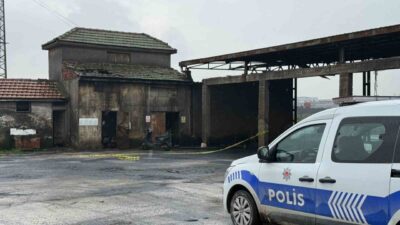 Manisa’nın Turgutlu ilçesinde bir elektrik trafosu binası içerisinde bir kişinin