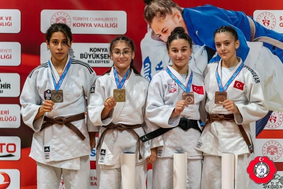 DÜZCE (İHA) – Türkiye Judo Federasyonu tarafından düzenlenen 64 ilden