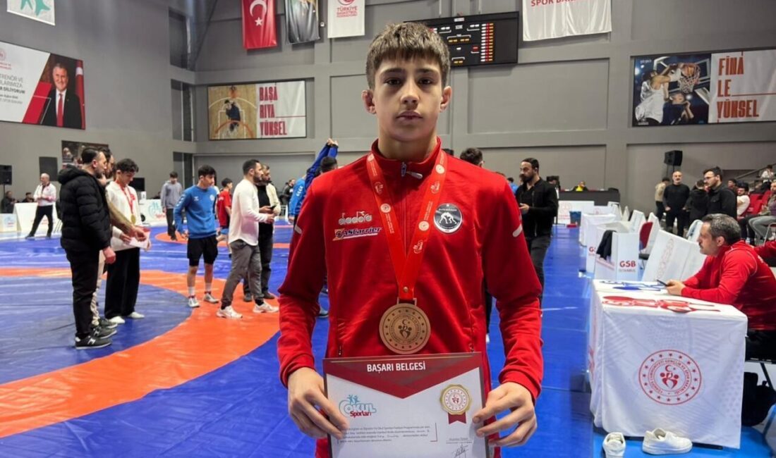 Düzce Belediyesi Spor Akademisi sporcusu Mert Halil İşler, İstanbul’da düzenlenen