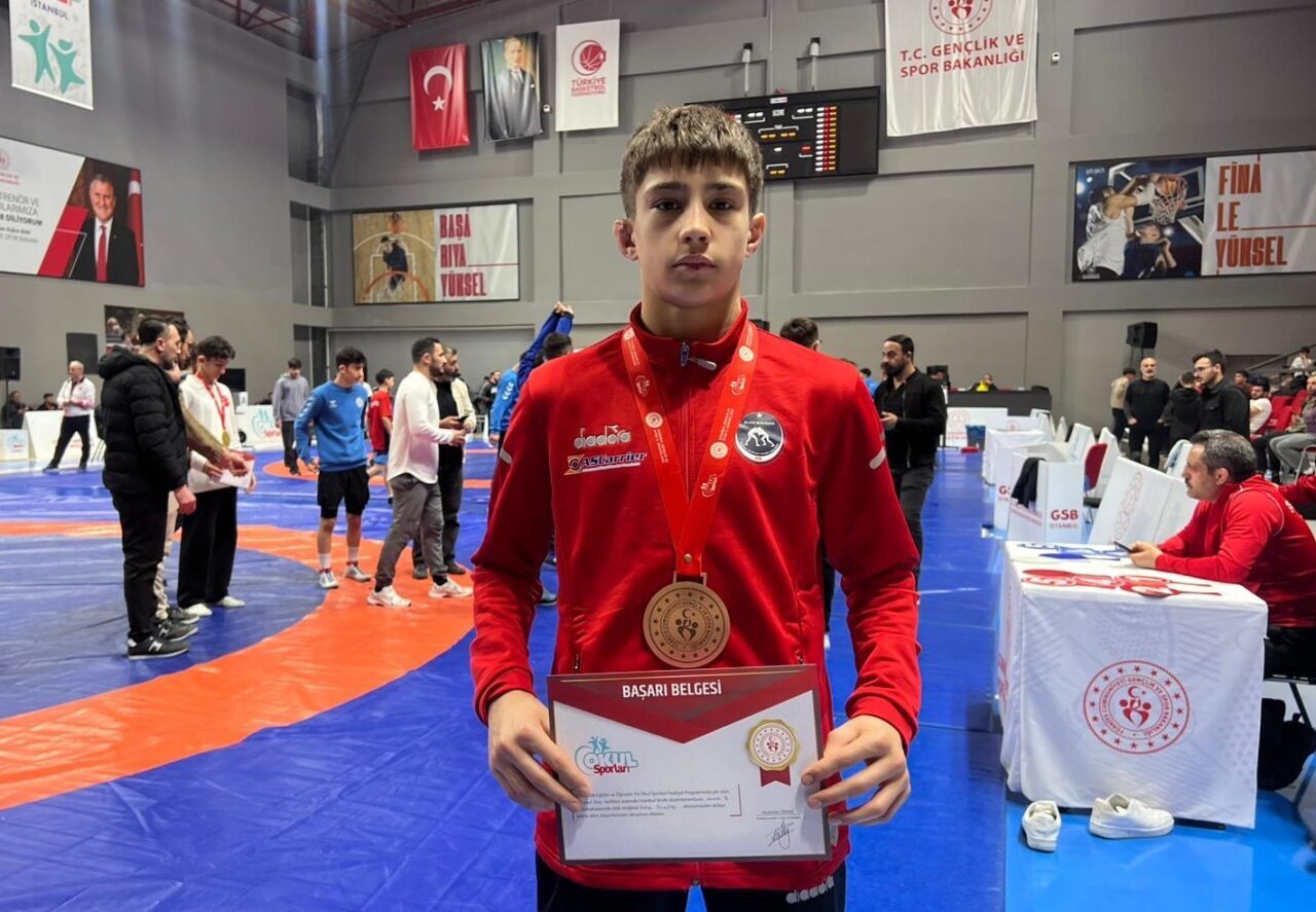 Düzce Belediyesi Spor Akademisi sporcusu Mert Halil İşler, İstanbul’da düzenlenen