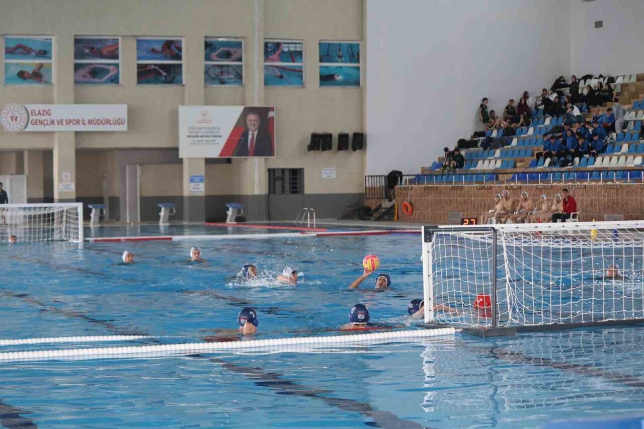 Türkiye’nin 12 ilinden gelen 23 takımın şampiyonluk mücadelesi verdiği Türkiye