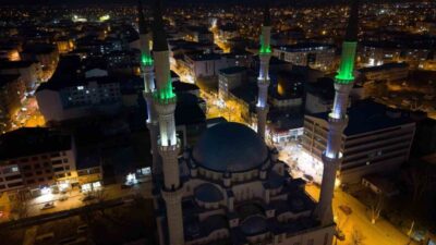 Türkiye’de Ramazan ayının ilk iftarı, saat 17.51’de okunan akşam ezanıyla