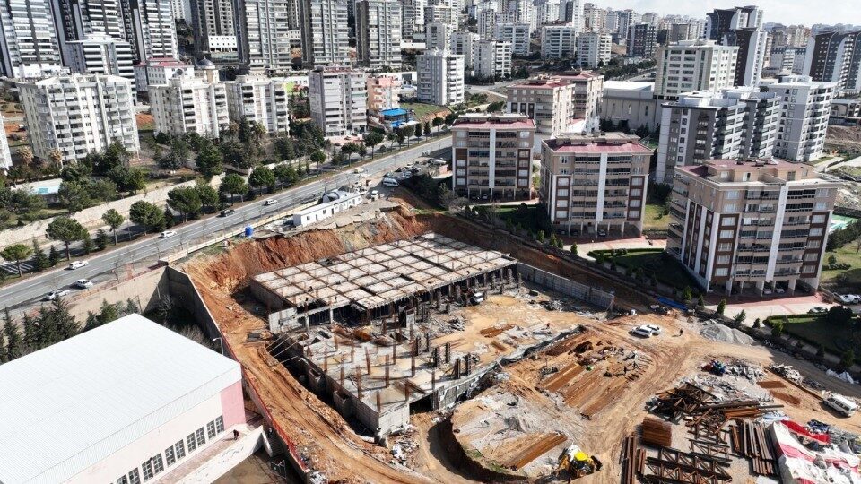 Kahramanmaraş Büyükşehir Belediyesi tarafından hayata geçirilen Gençlik ve Spor Merkezi’nin