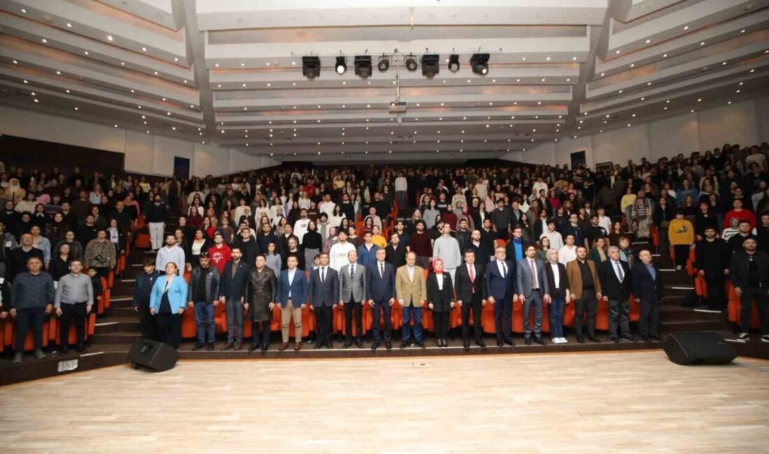 Türkiye’nin uzay misyonundaki ilk astronotu Alper Gezeravcı, Akdeniz Üniversitesi ev