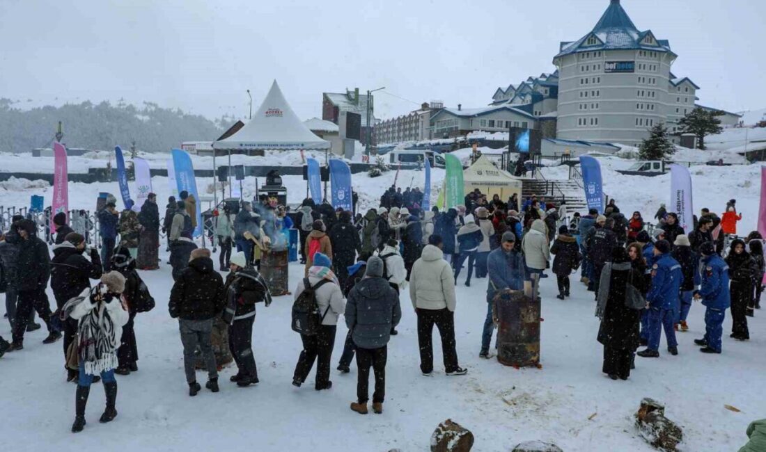 Bursa Büyükşehir Belediyesi tarafından düzenlenen ‘Uludağ Gençlik Buluşması’na katılan üniversiteliler,