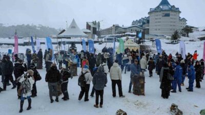 Bursa Büyükşehir Belediyesi tarafından düzenlenen ‘Uludağ Gençlik Buluşması’na katılan üniversiteliler,