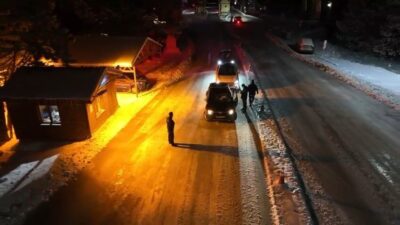 Uludağ’da dün akşam saatlerinde etkisini artıran kar yağışı sonrası kar