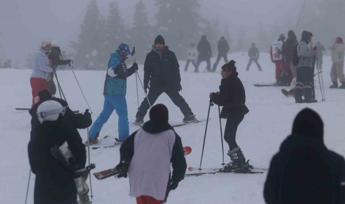 Kış mevsiminin kalbi Uludağ’da kar kalınlığı 120 santimetreyi bulurken, sömestr