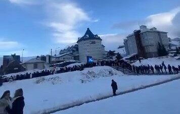 Türkiye’nin önemli kış turizmi merkezlerinden Bursa Uludağ’da, güneşli havayla birlikte