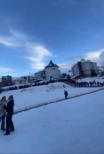 Türkiye’nin önemli kış turizmi merkezlerinden Bursa Uludağ’da, güneşli havayla birlikte