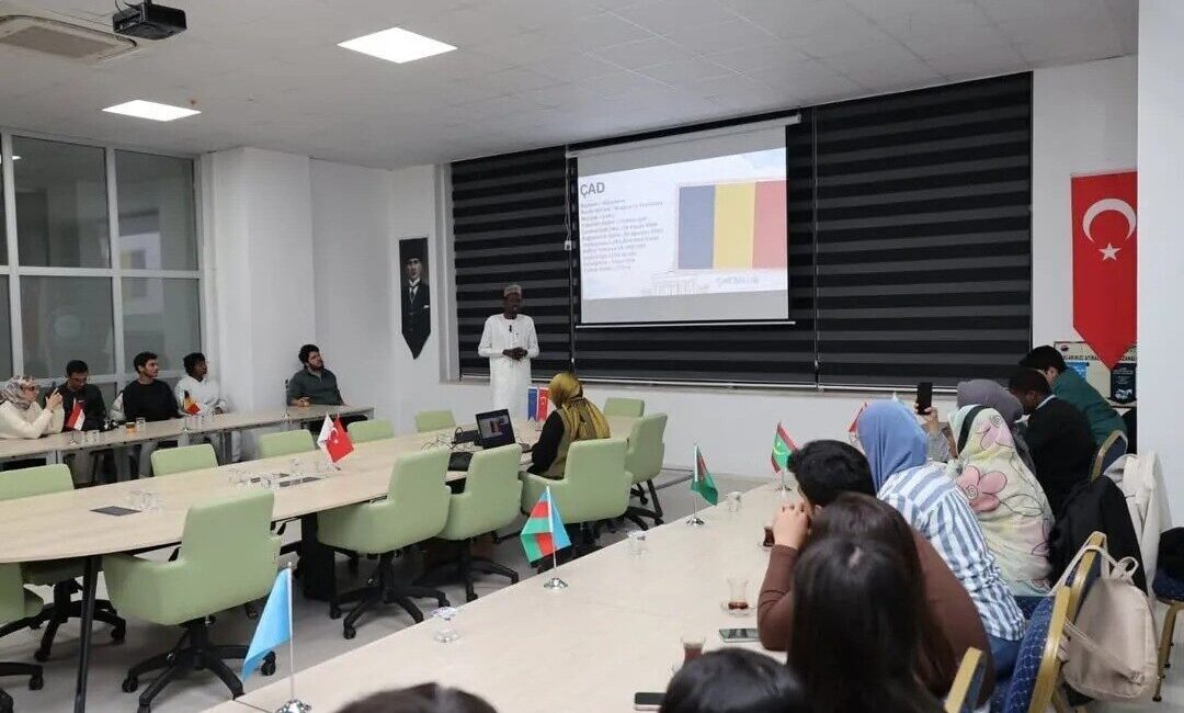 Sinop’ta düzenlenen “Benim Ülkem, Benim Kültürüm” etkinliğinde uluslararası öğrenciler ülkelerini