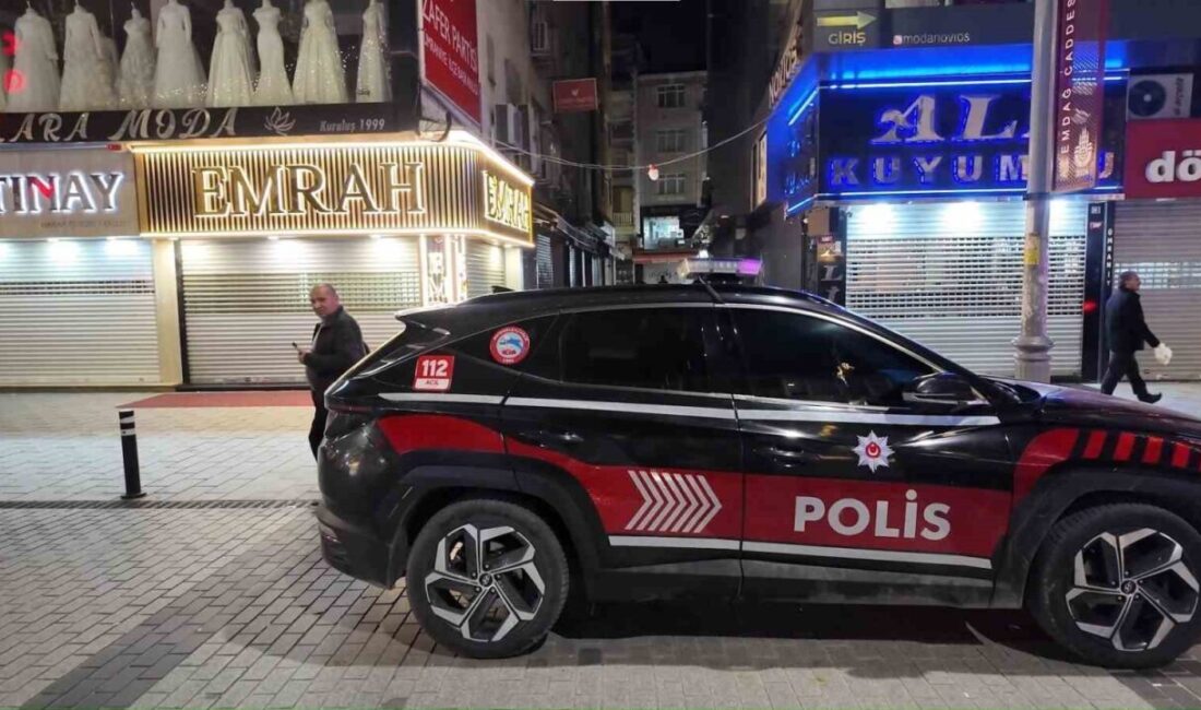 İstanbul’un Ümraniye ilçesinde bir kuyumcuda çalışan genç, amcasına ait ruhsatlı