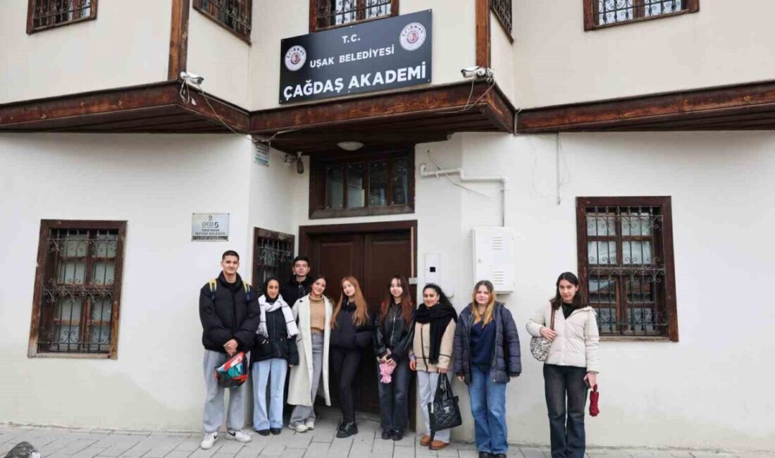 Öğrencilere parasız, bilimsel ve çağdaş eğitim vermeyi amaçlayan Uşak Belediyesi,