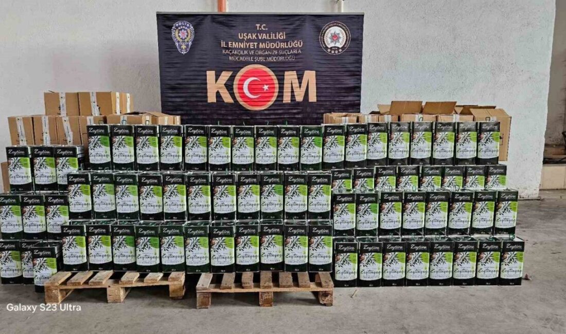 Uşak’ta polis ekiplerince düzenlenen operasyonda 382 teneke karışımlı zeytinyağı ele