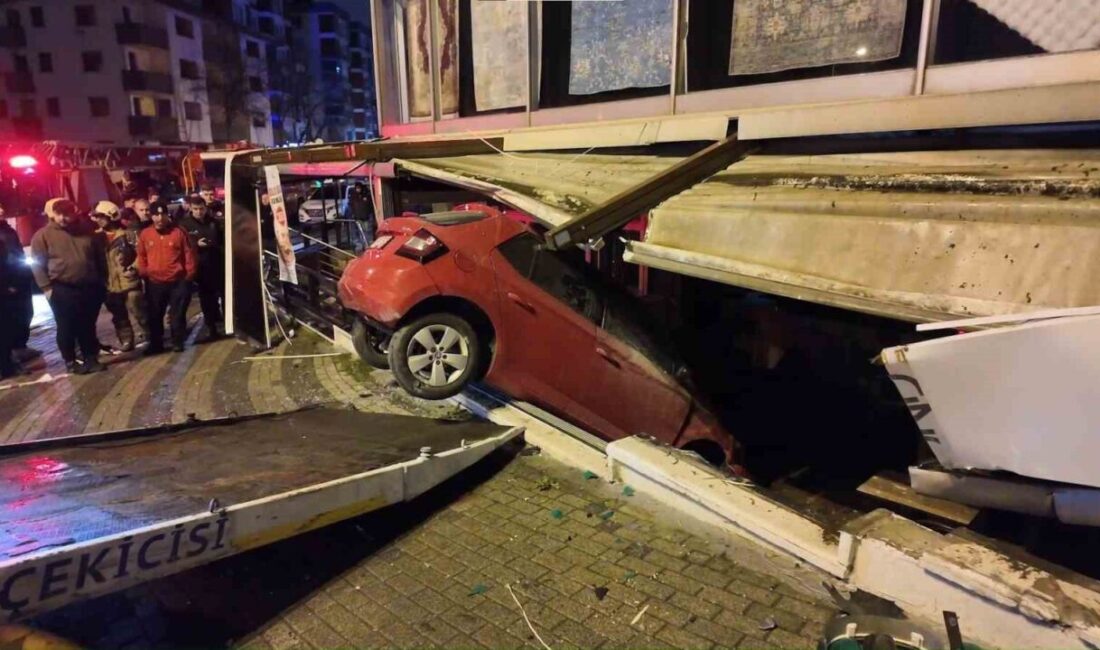 Üsküdar Bulgurlu Caddesi’nde virajı alamayan sürücü, direksiyon hâkimiyetini kaybederek iş
