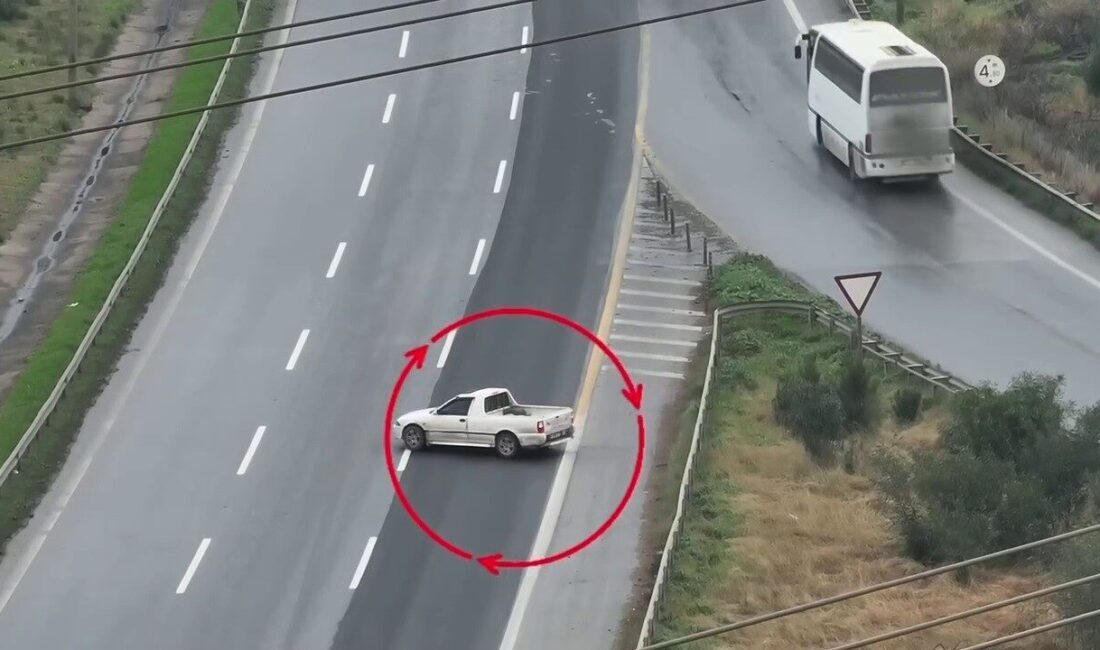 Hatay’da uygulama noktasına girmemek için otoyol üzerinde geri geri giden