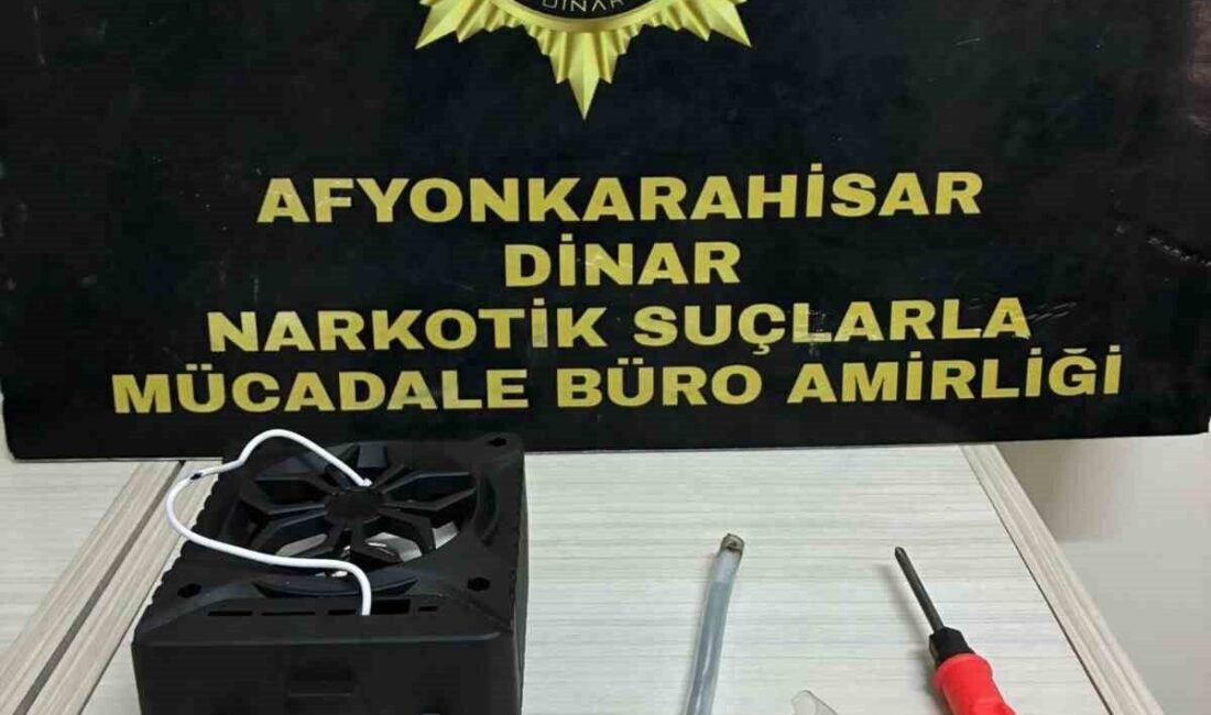 Afyonkarahisar’da polisin şüphe üzerine durdurduğu otomobilde 20,4 gram uyuşturucu madde