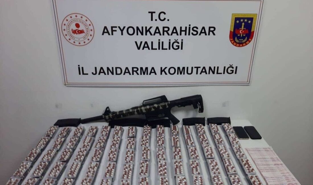 Afyonkarahisar’da Jandarma tarafından gerçekleştirilen uyuşturucu operasyonunda 4 kişi gözaltına alınırken,