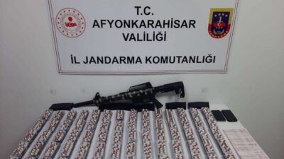 Afyonkarahisar’da Jandarma tarafından gerçekleştirilen uyuşturucu operasyonunda 4 kişi gözaltına alınırken,