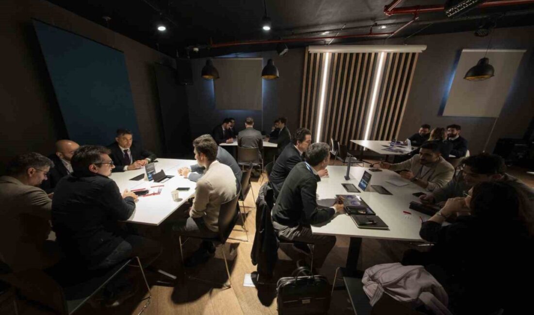 Sanayi ve Teknoloji Bakanlığı koordinasyonunda; Türkiye Uzay Ajansı (TUA), SAHA