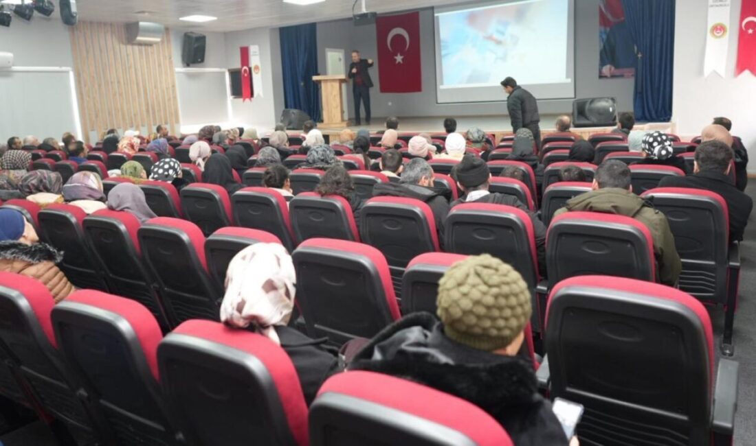 Erzincan’da, 8’inci sınıf öğrencilerinin velilerine yönelik Mesleki Eğitim Merkezi tanıtım
