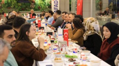Çankırı Valisi Hüseyin Çakırtaş, kentte yaşayan depremzede vatandaşlarla iftar programında