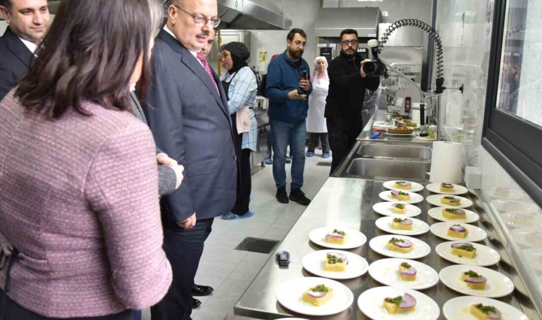 Aydın Valisi Yakup Canbolat ile birlikte Didim Kaymakamı Mesut Çoban