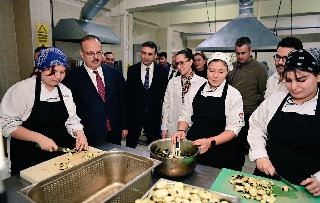 Aydın Valisi Yakup Canbolat, mesleki ve teknik eğitimin güçlendirilmesine yönelik