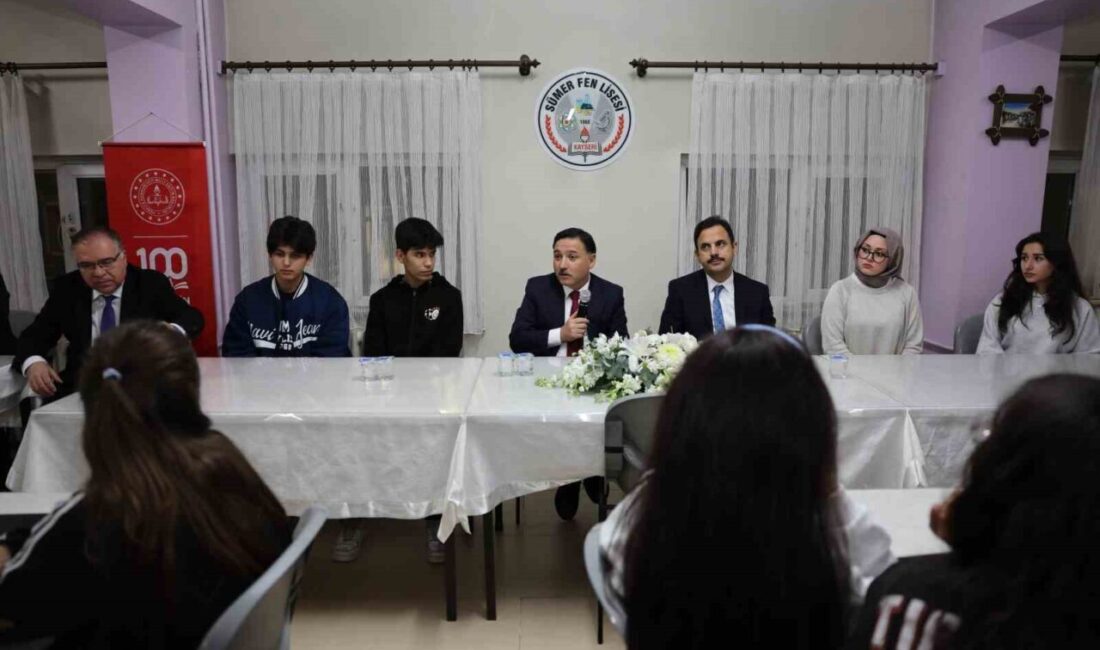 Kayseri Valisi Gökmen Çiçek, Sümer Fen Lisesi pansiyonunda kalan öğrencilerle