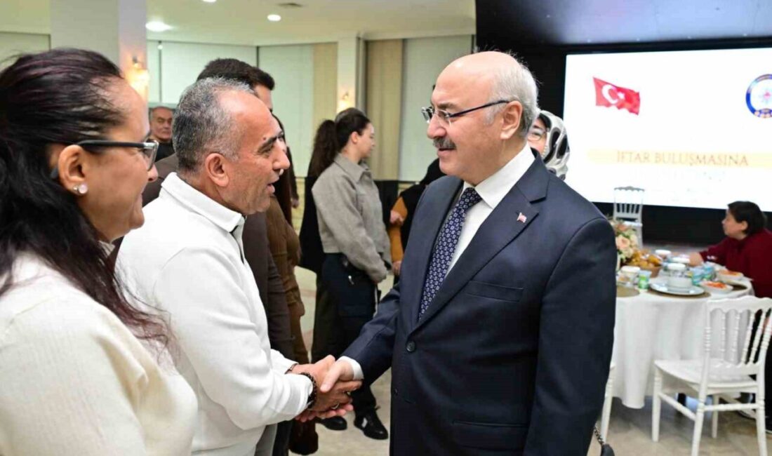 Denizli İl Emniyet Müdürlüğü ev sahipliğinde düzenlenen iftar programında, Denizli